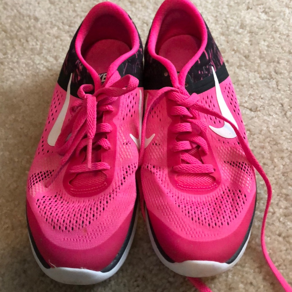 Nike Training Shoes. Sz6
